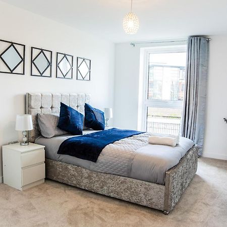 A Luxury 2 Bedroom Apartment With 2 Free Parking Чатам Экстерьер фото