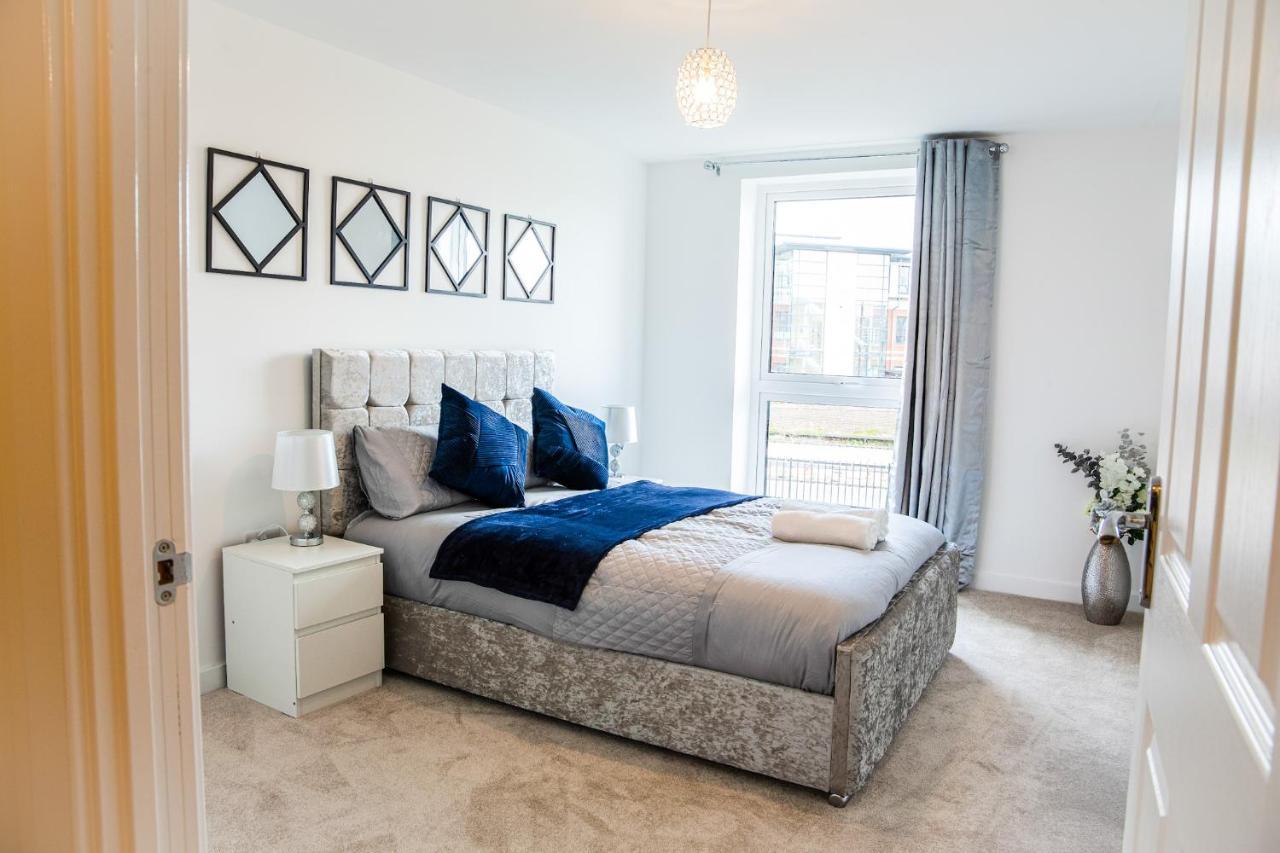 A Luxury 2 Bedroom Apartment With 2 Free Parking Чатам Экстерьер фото