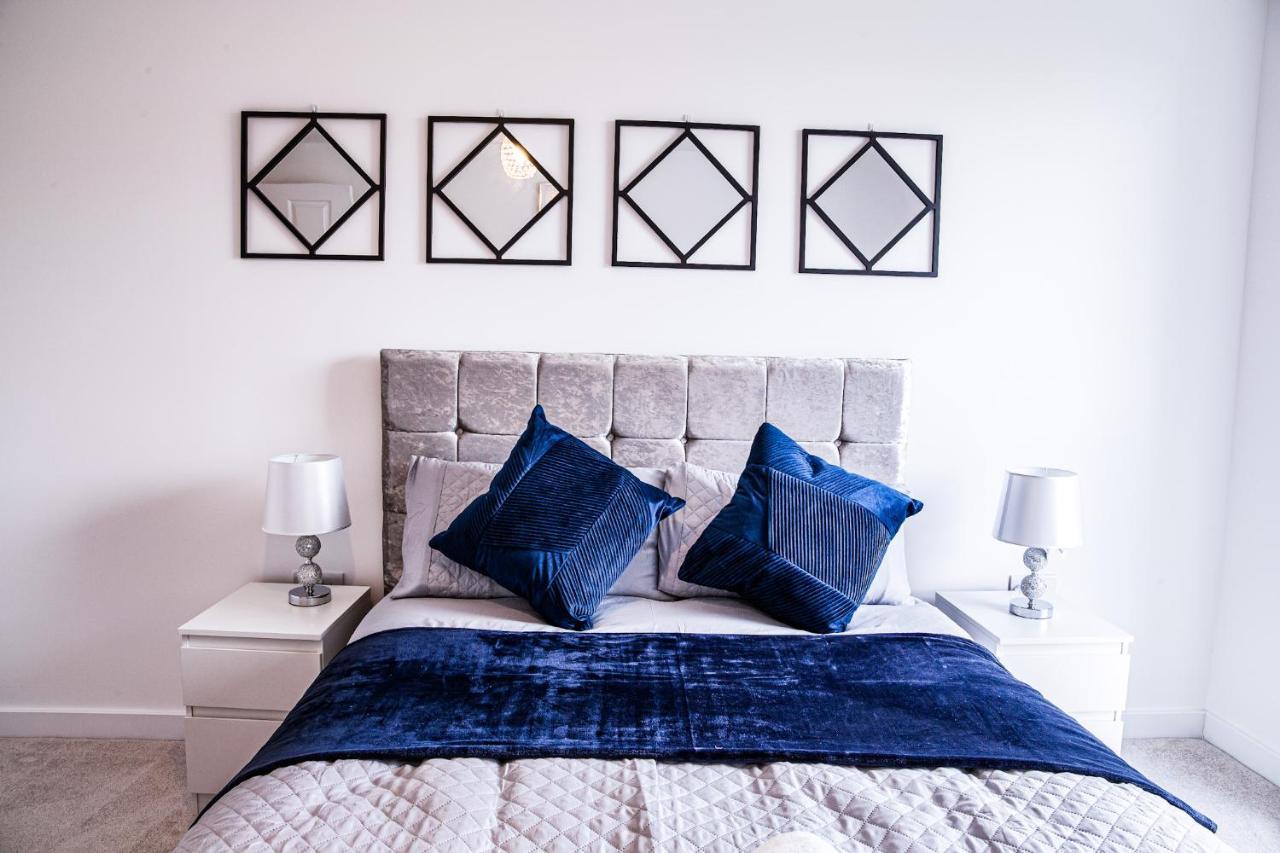 A Luxury 2 Bedroom Apartment With 2 Free Parking Чатам Экстерьер фото